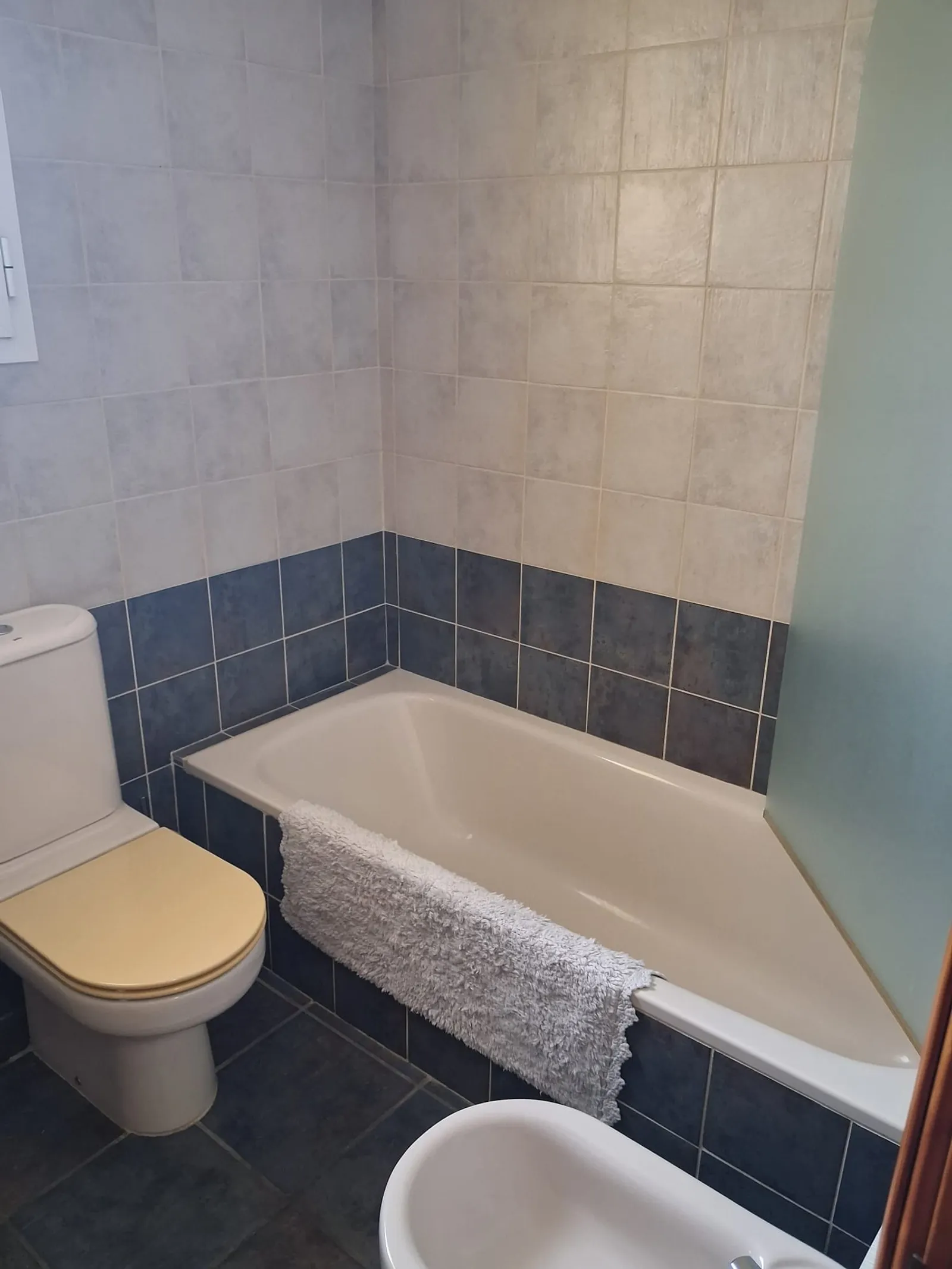 Bungalow con jardín privado y piscina comunitaria