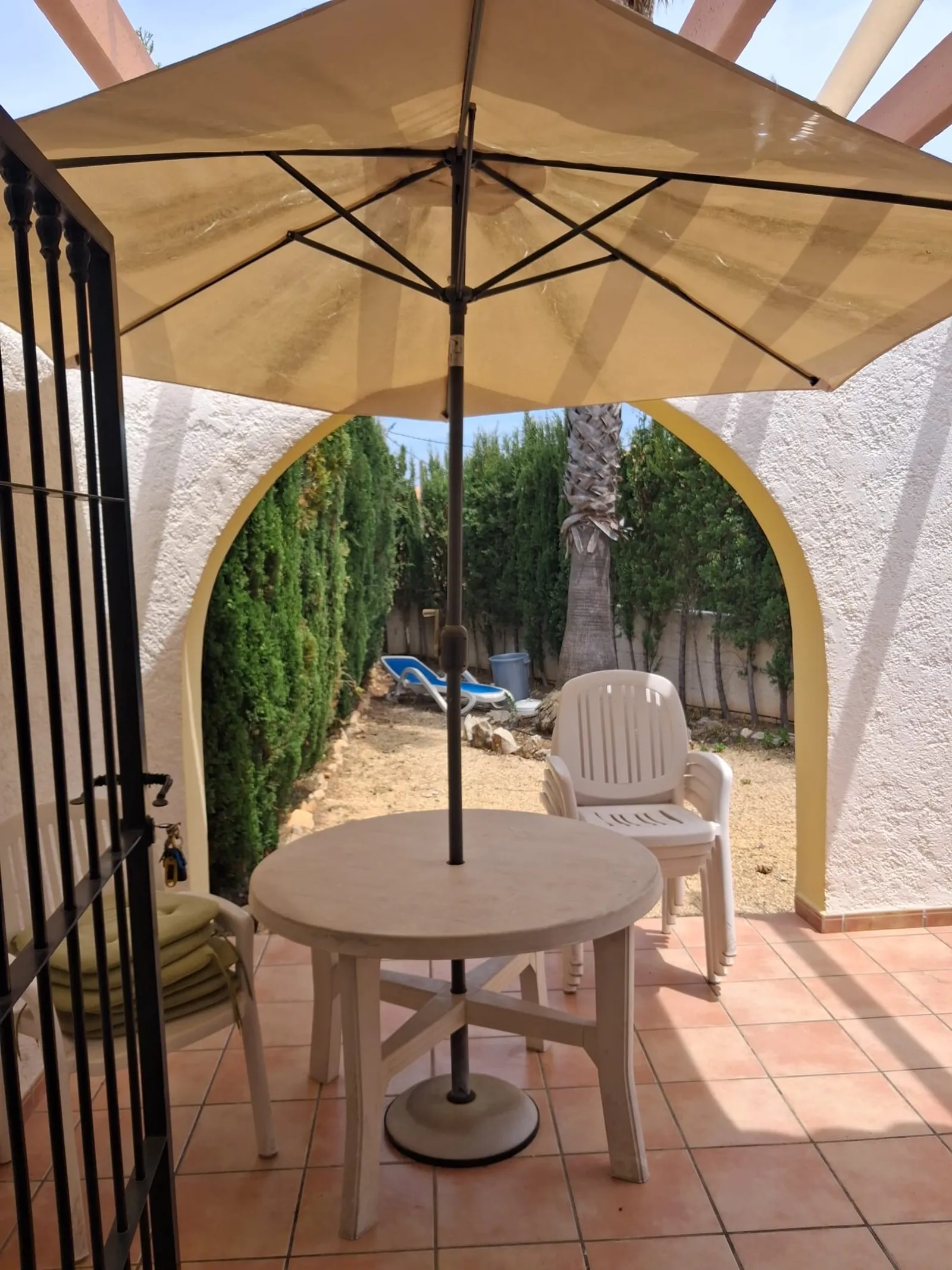 Bungalow con jardín privado y piscina comunitaria
