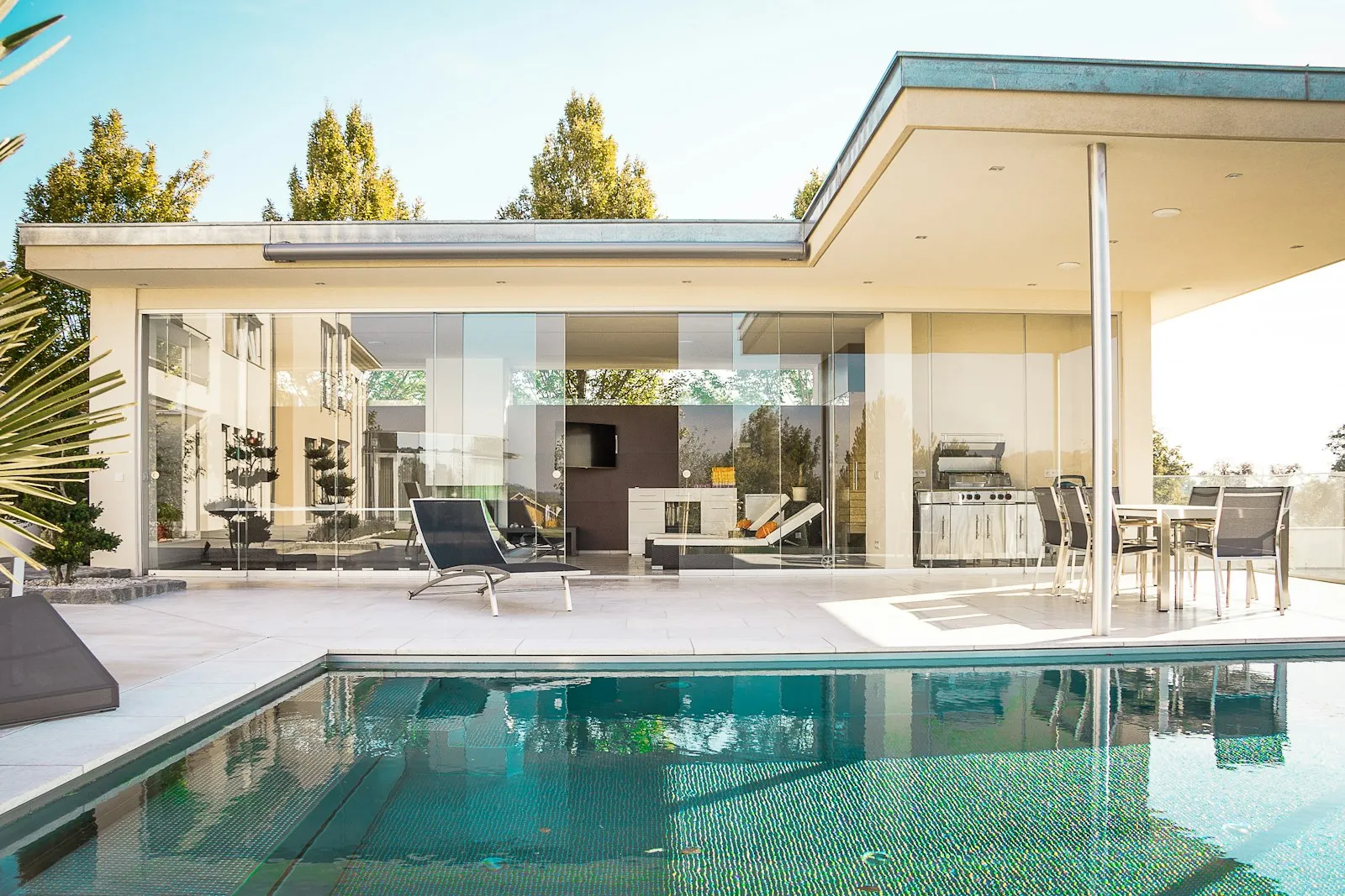 Villa de diseño con piscina infinita